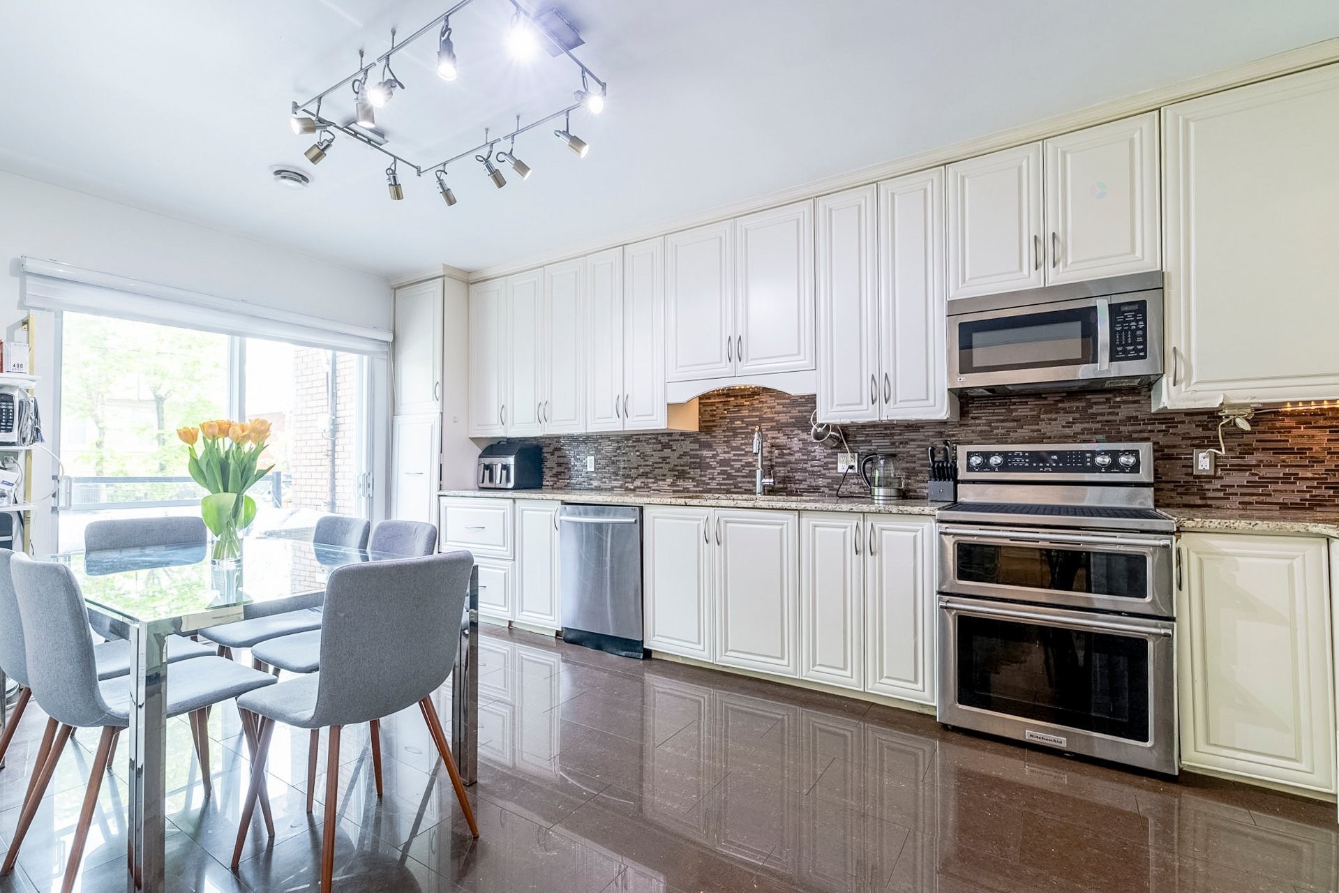 









2490


Rue Major

,
Montréal (Saint-Laurent),




QC
H4M1E4

