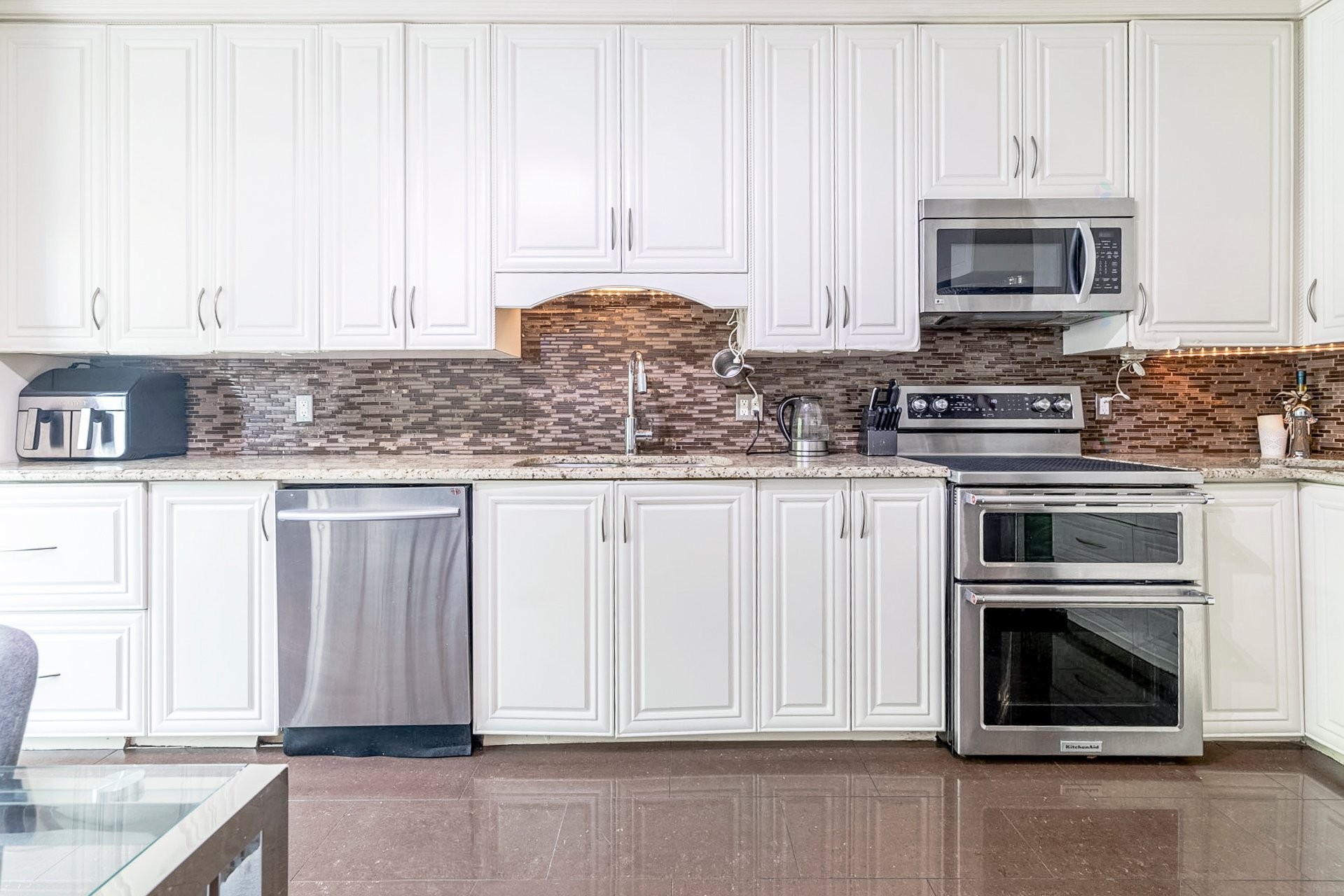 









2490


Rue Major

,
Montréal (Saint-Laurent),




QC
H4M1E4

