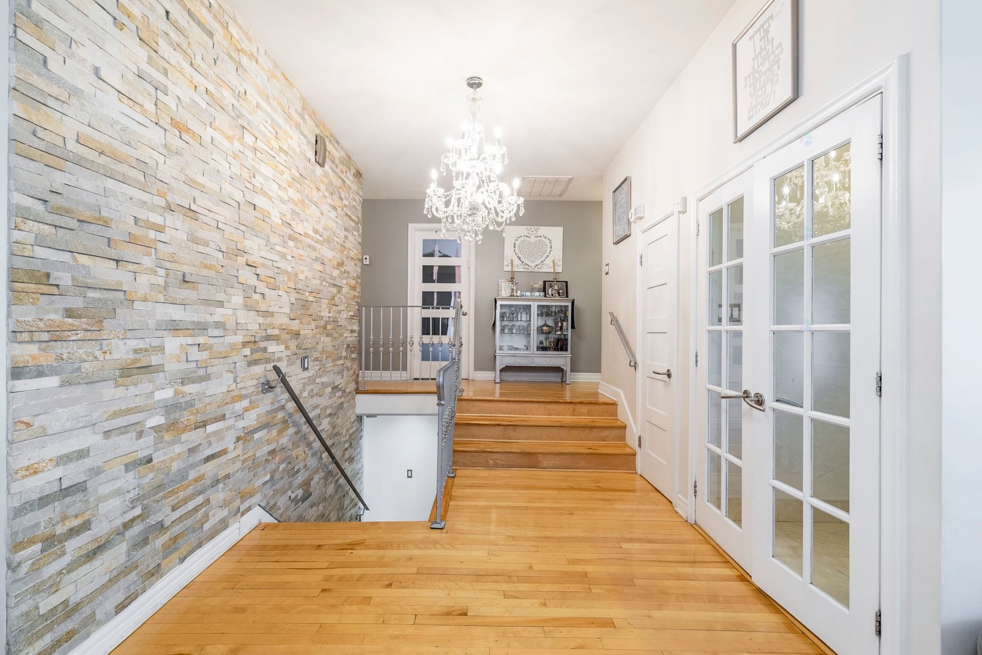 









2490


Rue Major

,
Montréal (Saint-Laurent),




QC
H4M1E4

