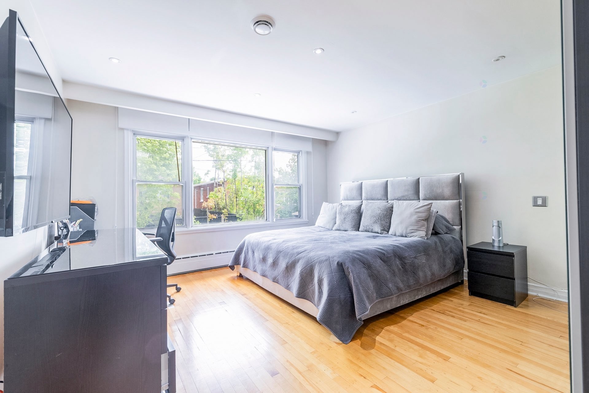 









2490


Rue Major

,
Montréal (Saint-Laurent),




QC
H4M1E4

