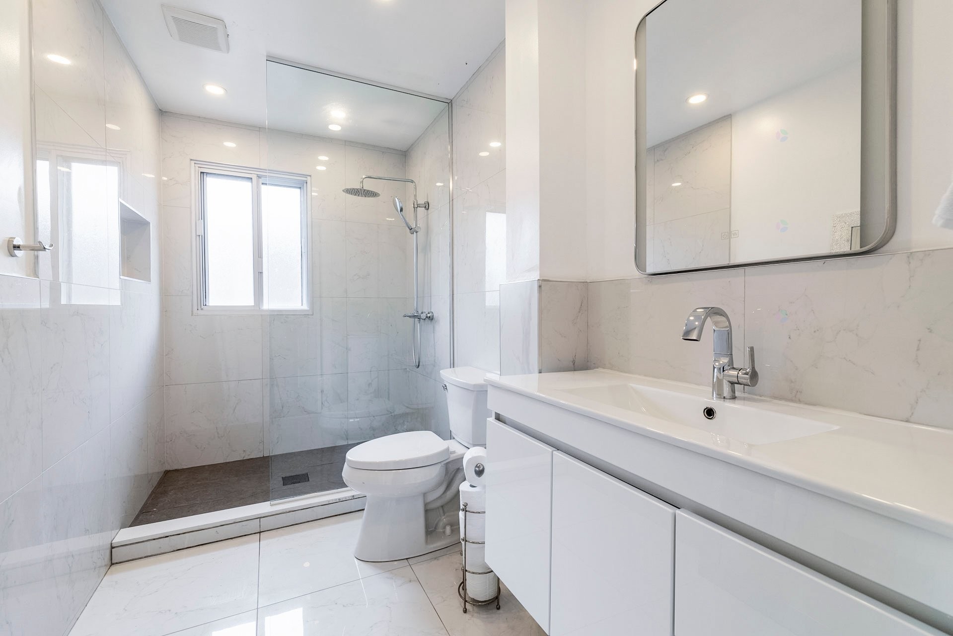 









2490


Rue Major

,
Montréal (Saint-Laurent),




QC
H4M1E4

