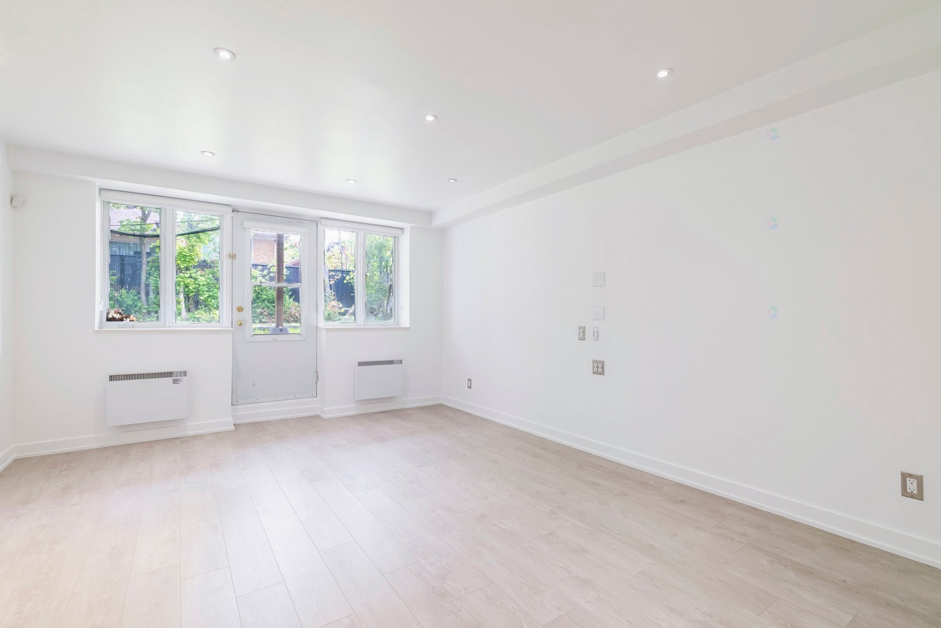 









2490


Rue Major

,
Montréal (Saint-Laurent),




QC
H4M1E4

