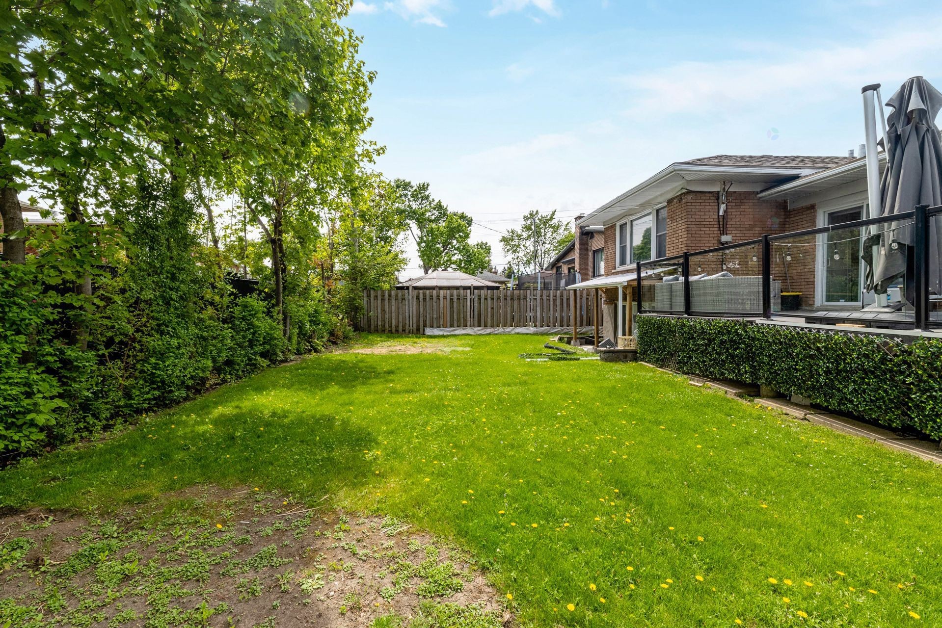 









2490


Rue Major

,
Montréal (Saint-Laurent),




QC
H4M1E4

