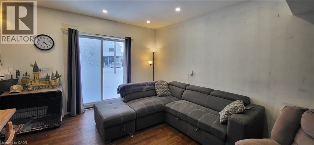 












22 KENNEDY Street

,
Welland,




Ontario
L3B3R6

