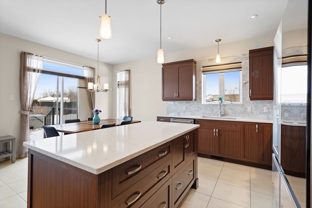 









555


Rue des Bruants

,
Montréal (L'Île-Bizard/Sainte-Geneviève),




QC
H9C0A4

