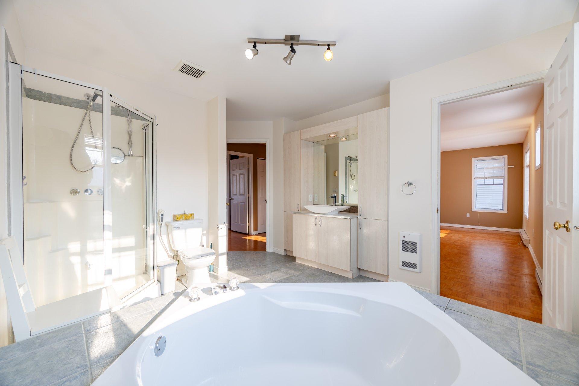 









18282


Rue d'Amalfi

,
Montréal (Pierrefonds-Roxboro),




QC
H9K1P2

