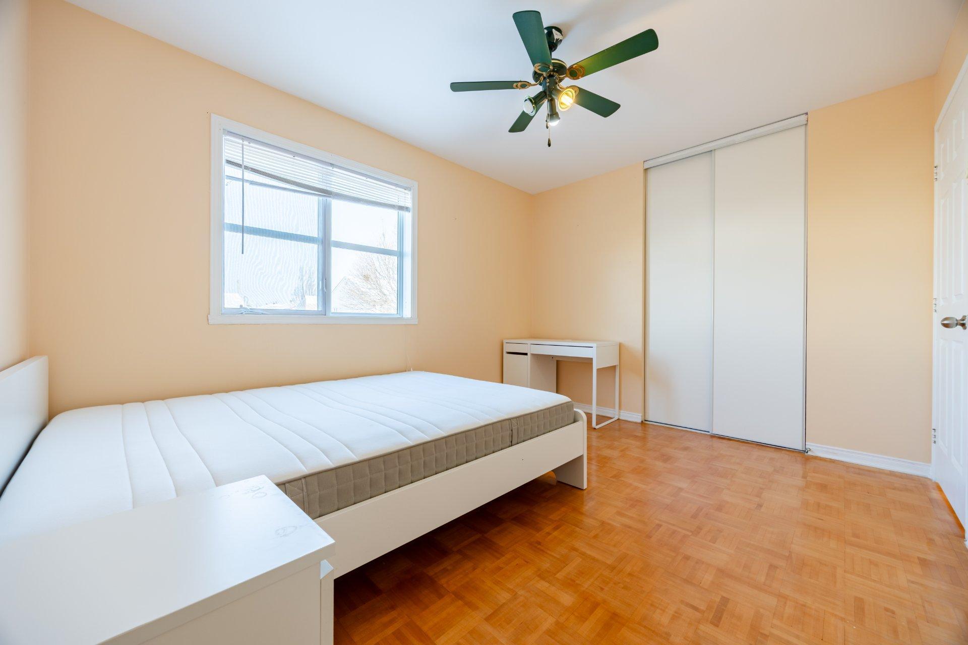 









18282


Rue d'Amalfi

,
Montréal (Pierrefonds-Roxboro),




QC
H9K1P2

