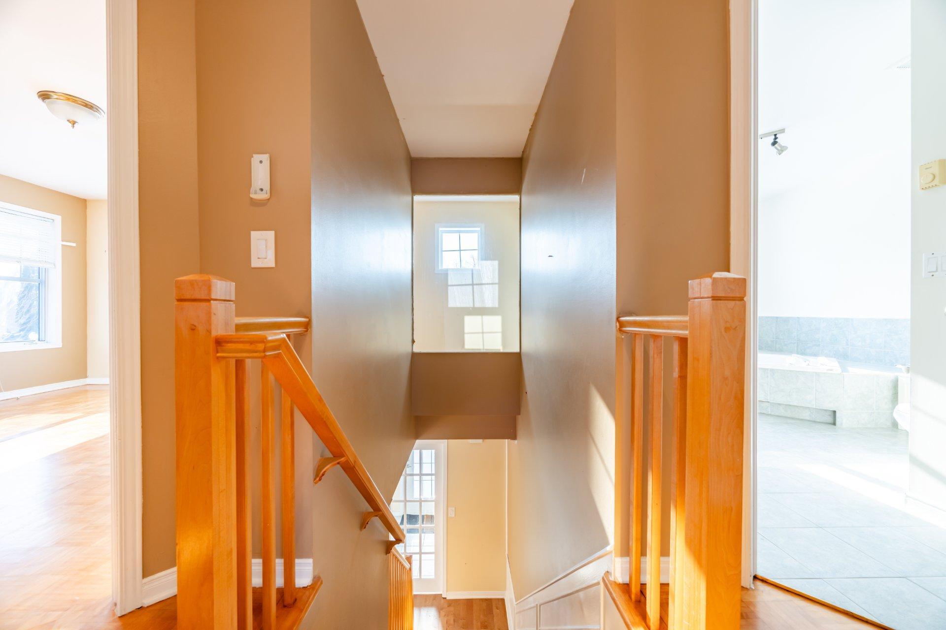 









18282


Rue d'Amalfi

,
Montréal (Pierrefonds-Roxboro),




QC
H9K1P2

