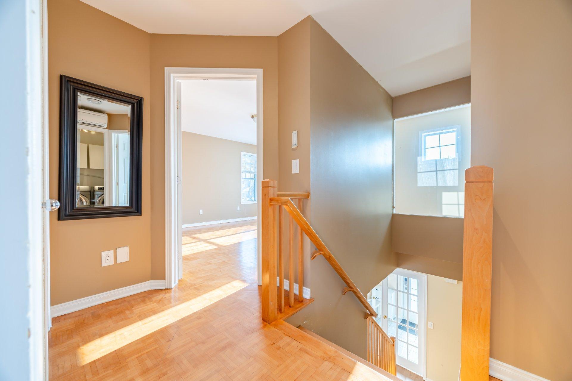 









18282


Rue d'Amalfi

,
Montréal (Pierrefonds-Roxboro),




QC
H9K1P2

