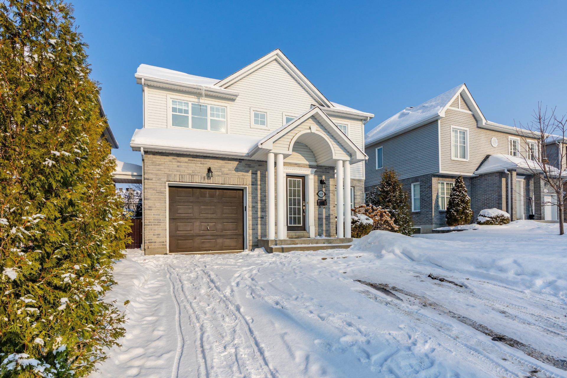 









18282


Rue d'Amalfi

,
Montréal (Pierrefonds-Roxboro),




QC
H9K1P2

