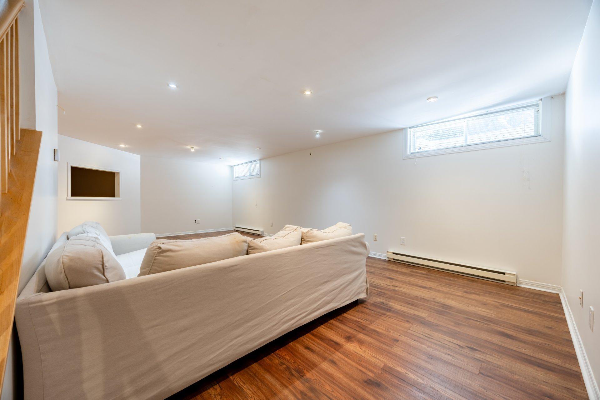 









18282


Rue d'Amalfi

,
Montréal (Pierrefonds-Roxboro),




QC
H9K1P2

