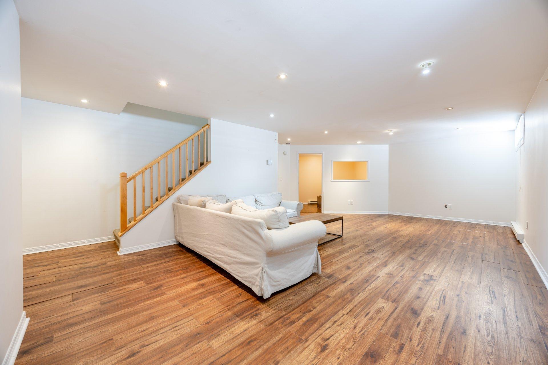 









18282


Rue d'Amalfi

,
Montréal (Pierrefonds-Roxboro),




QC
H9K1P2

