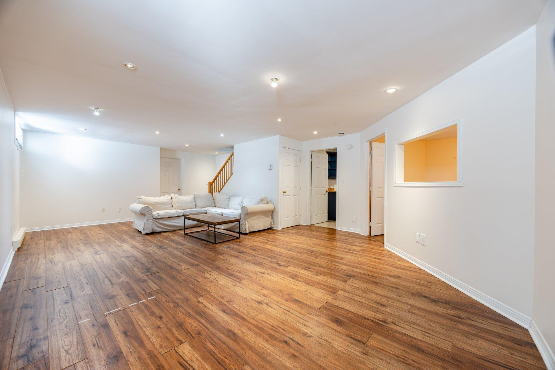 









18282


Rue d'Amalfi

,
Montréal (Pierrefonds-Roxboro),




QC
H9K1P2

