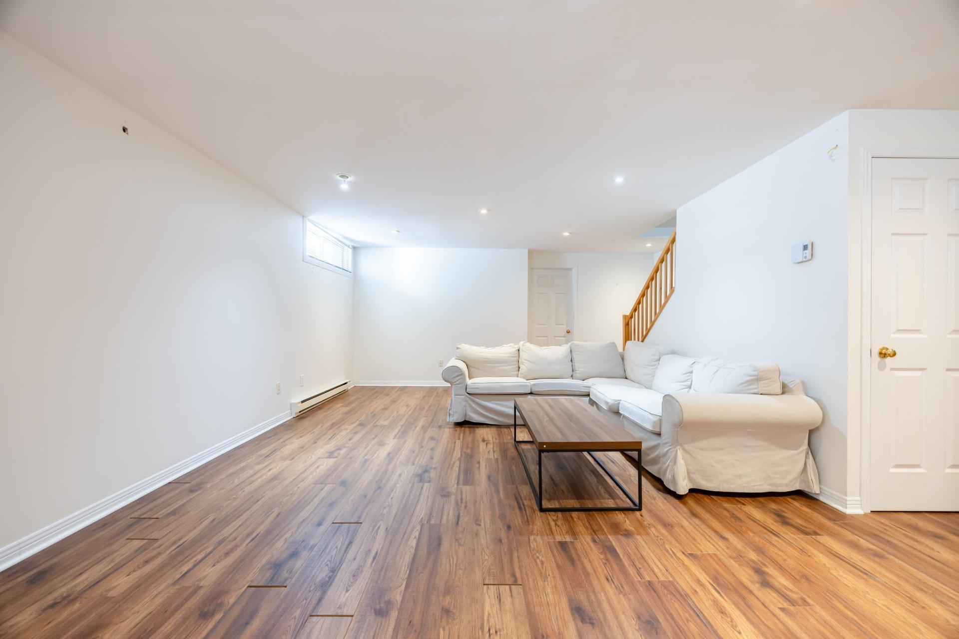 









18282


Rue d'Amalfi

,
Montréal (Pierrefonds-Roxboro),




QC
H9K1P2

