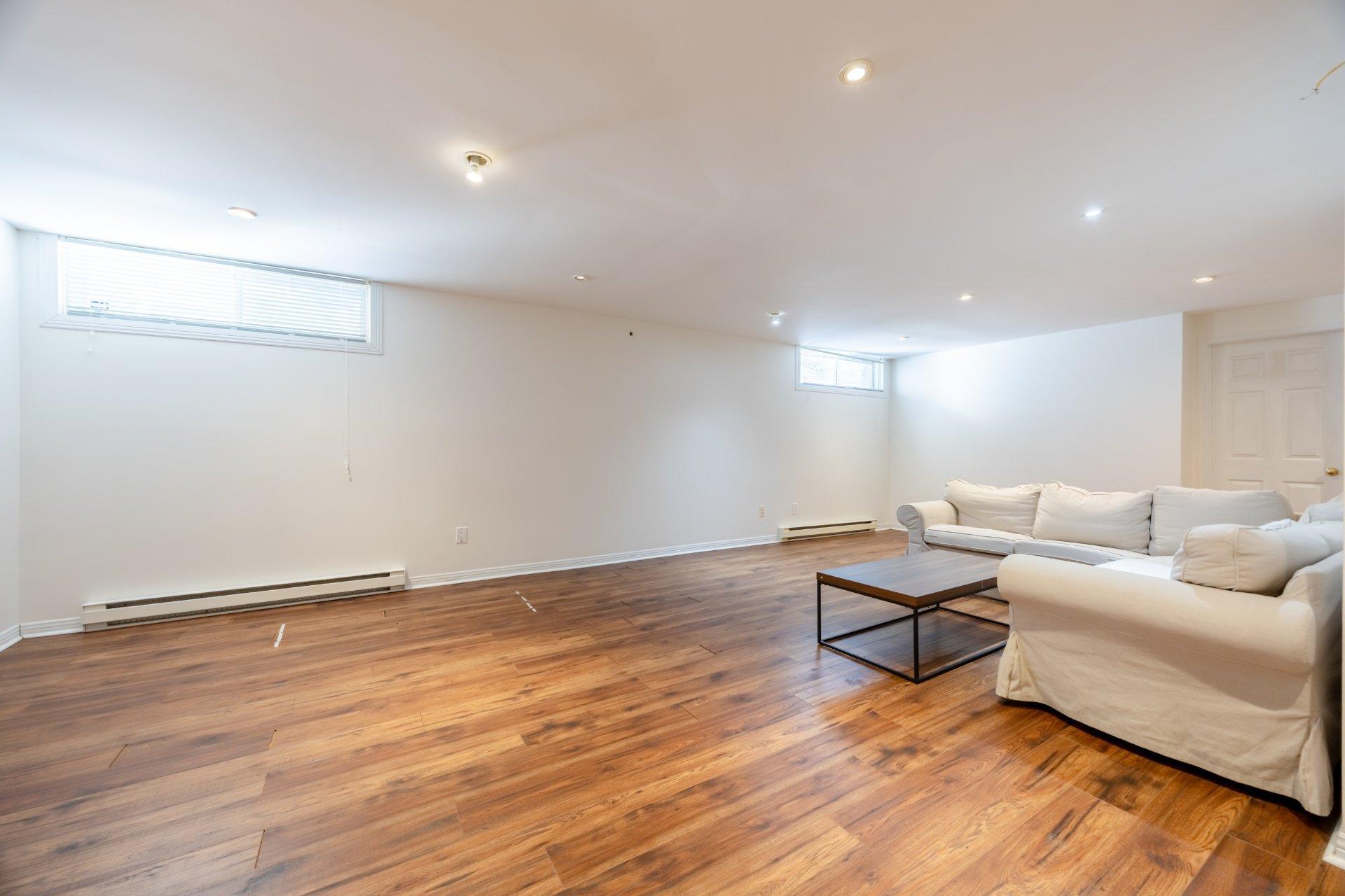 









18282


Rue d'Amalfi

,
Montréal (Pierrefonds-Roxboro),




QC
H9K1P2

