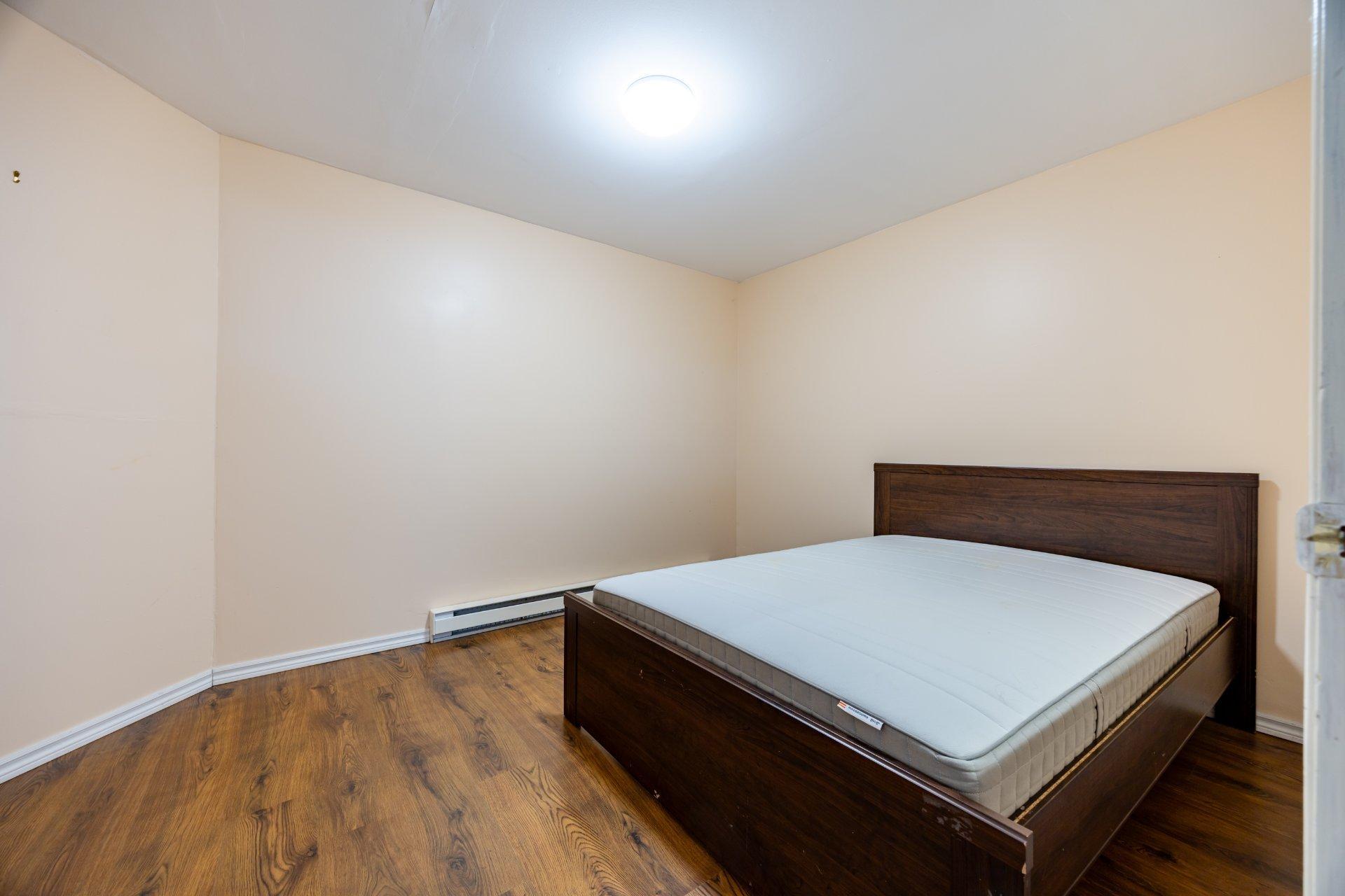 









18282


Rue d'Amalfi

,
Montréal (Pierrefonds-Roxboro),




QC
H9K1P2

