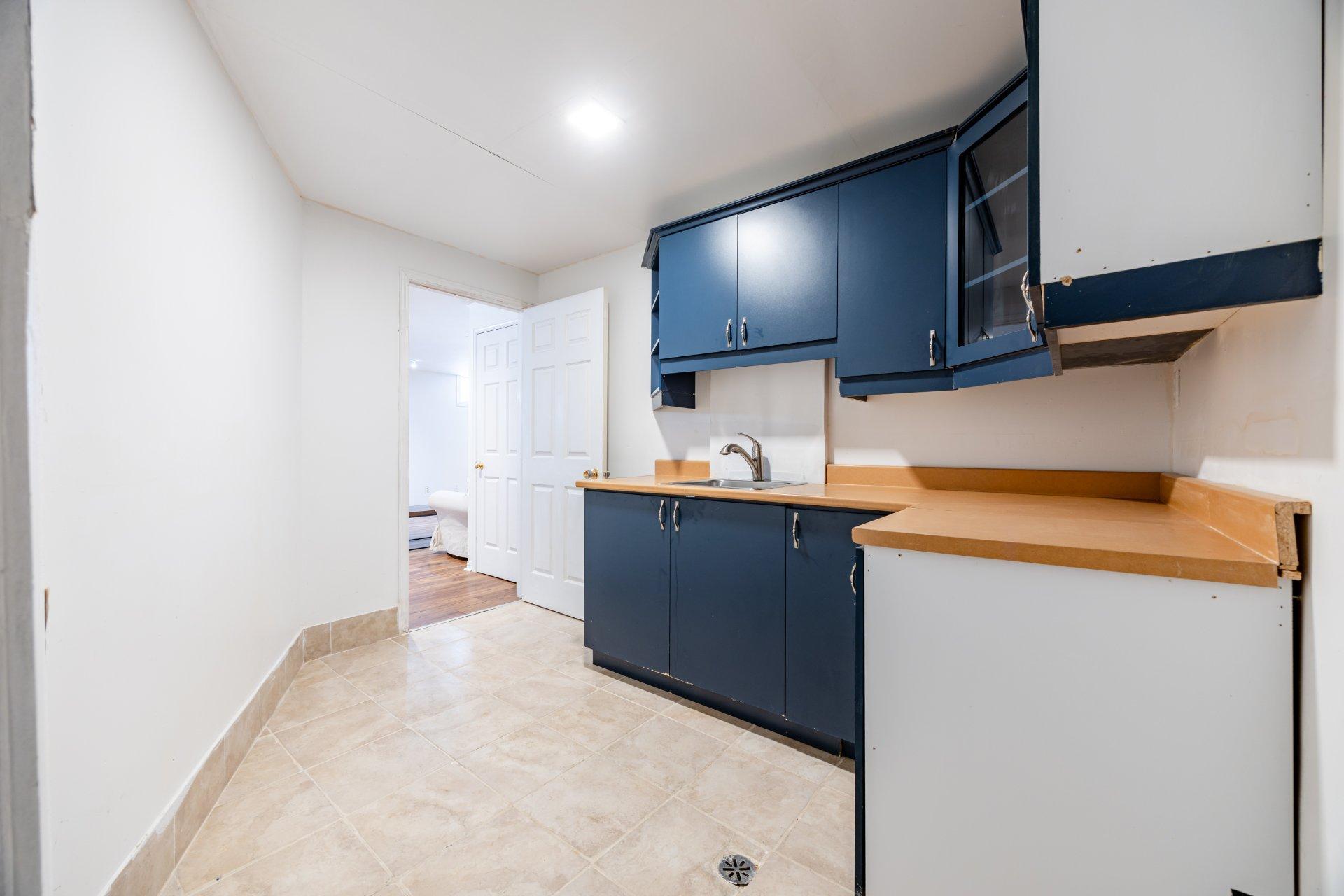 









18282


Rue d'Amalfi

,
Montréal (Pierrefonds-Roxboro),




QC
H9K1P2

