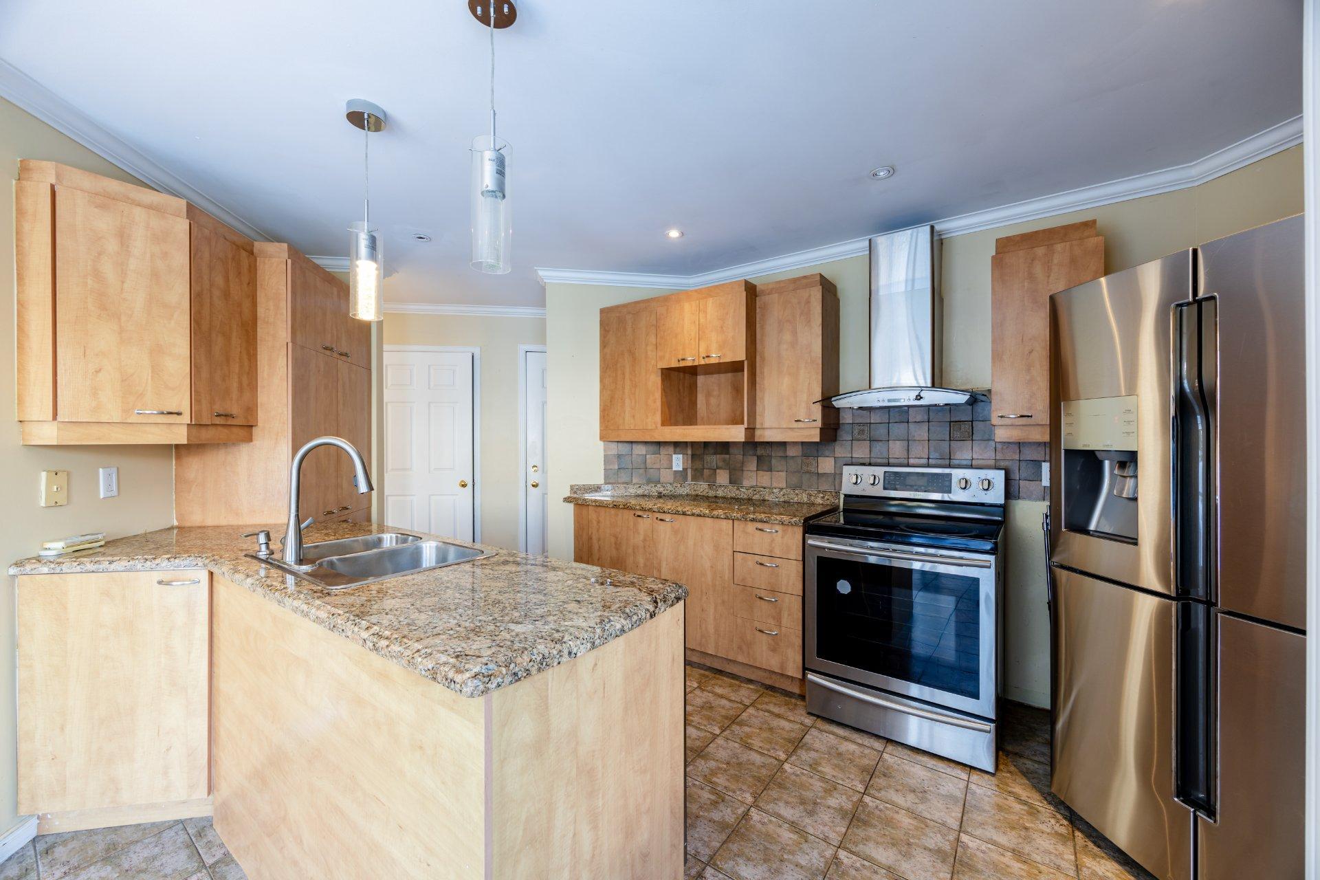 









18282


Rue d'Amalfi

,
Montréal (Pierrefonds-Roxboro),




QC
H9K1P2

