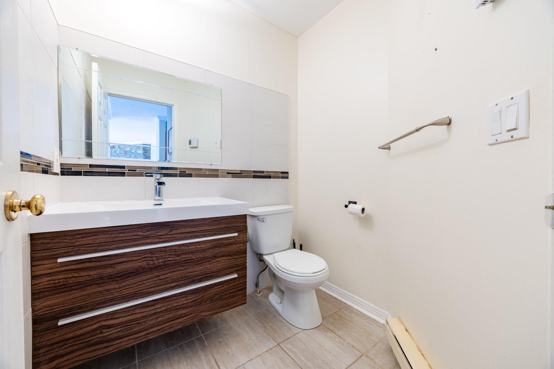 









18282


Rue d'Amalfi

,
Montréal (Pierrefonds-Roxboro),




QC
H9K1P2

