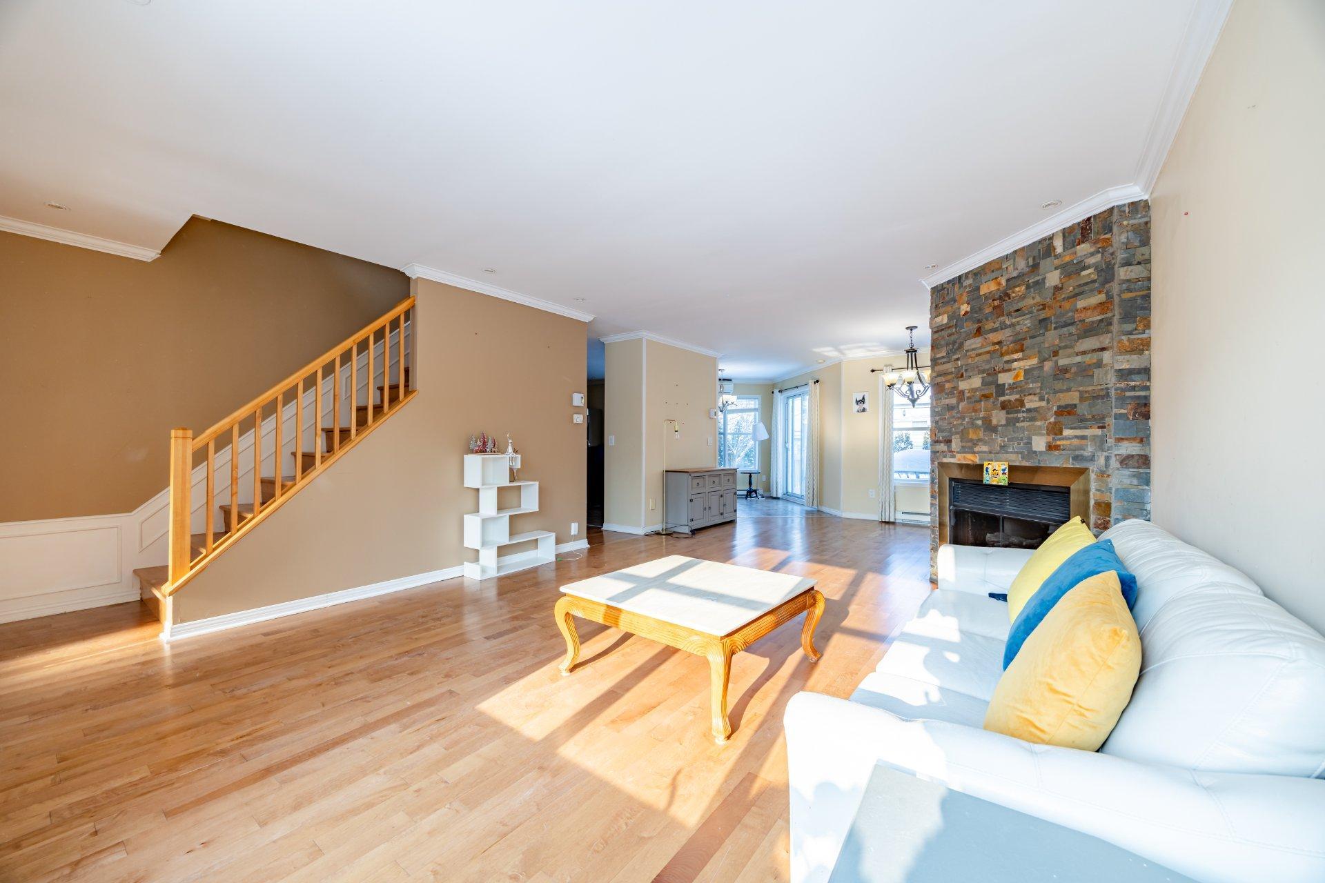 









18282


Rue d'Amalfi

,
Montréal (Pierrefonds-Roxboro),




QC
H9K1P2

