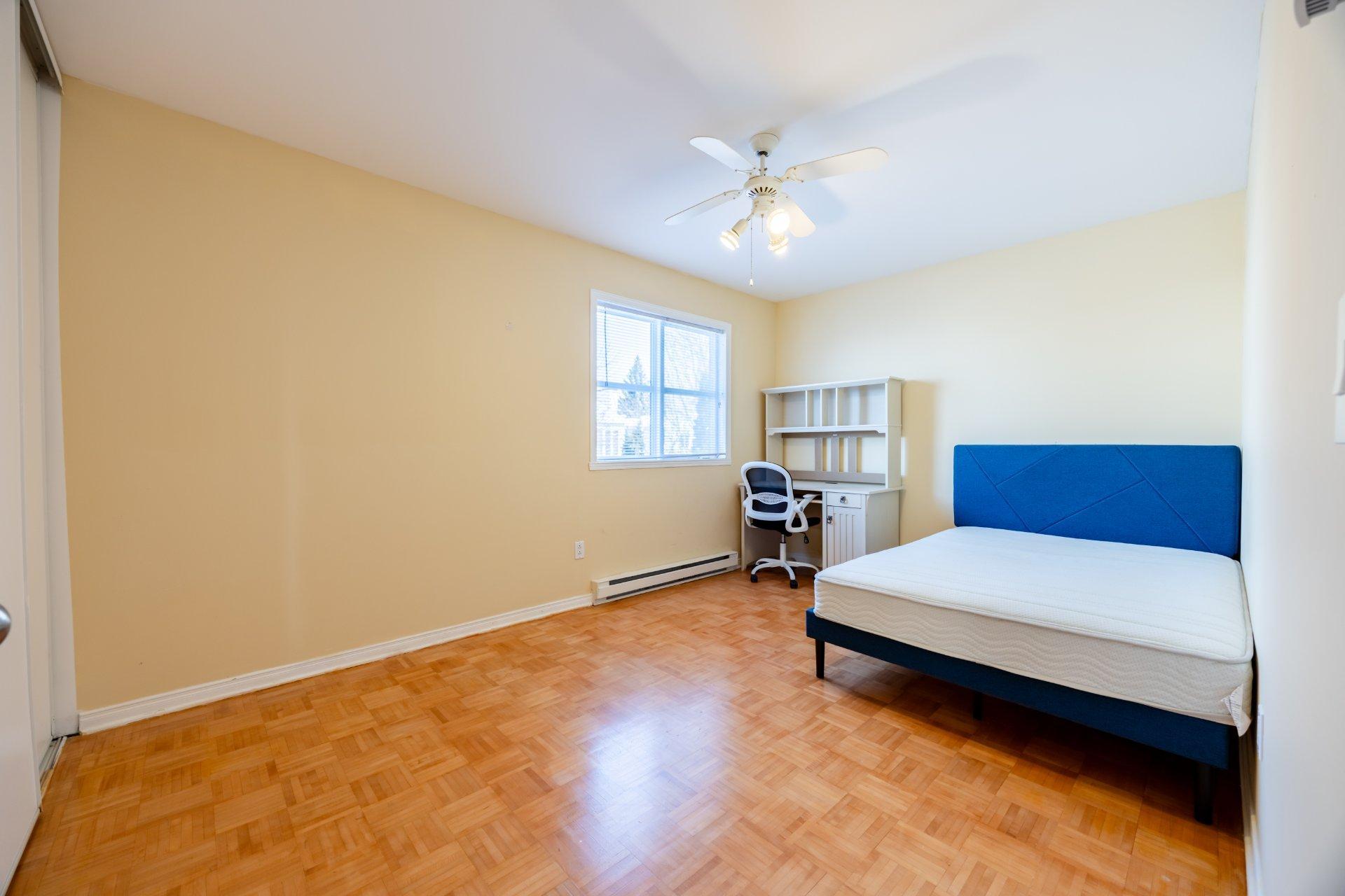 









18282


Rue d'Amalfi

,
Montréal (Pierrefonds-Roxboro),




QC
H9K1P2

