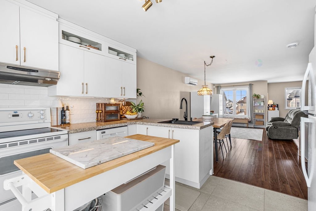 









59


38e Avenue O.

, 2,
Blainville,




QC
J7C0J5

