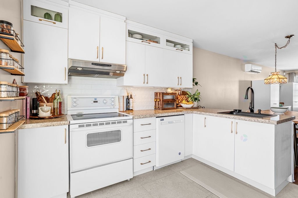 









59


38e Avenue O.

, 2,
Blainville,




QC
J7C0J5

