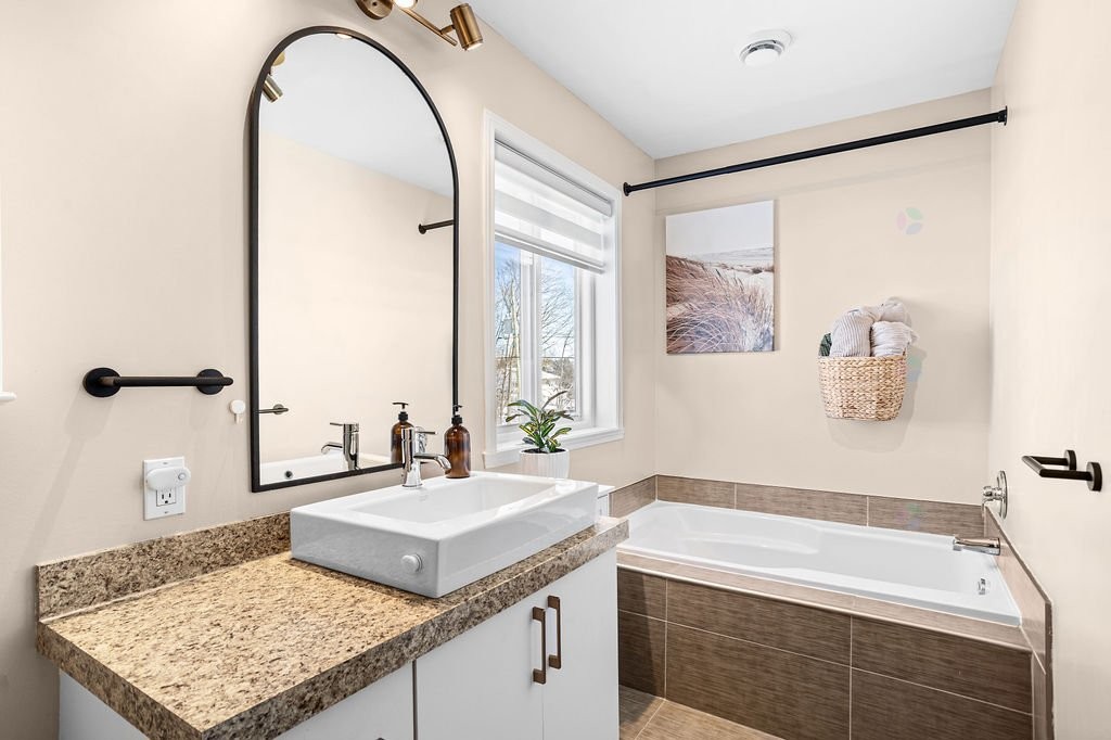 









59


38e Avenue O.

, 2,
Blainville,




QC
J7C0J5

