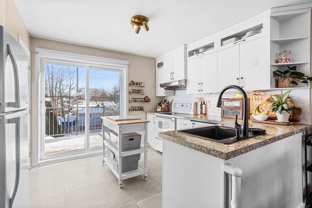 









59


38e Avenue O.

, 2,
Blainville,




QC
J7C0J5

