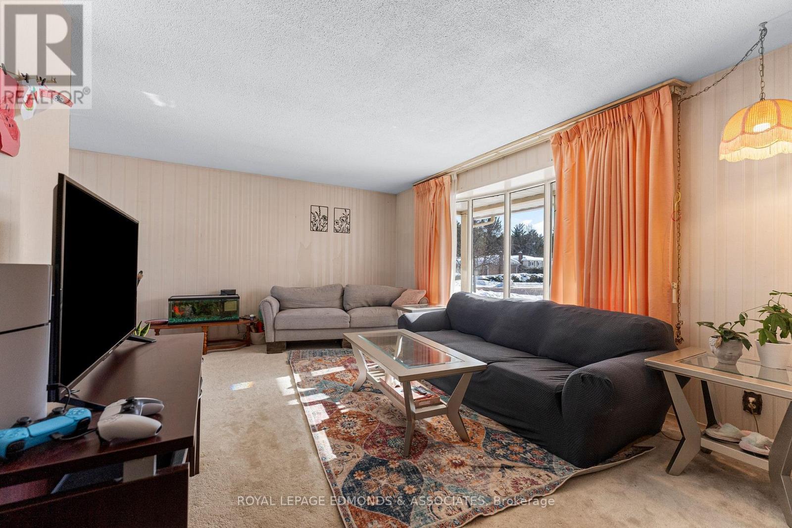 












20 MAPLE AVENUE

,
Petawawa,




Ontario
K8H2Y5

