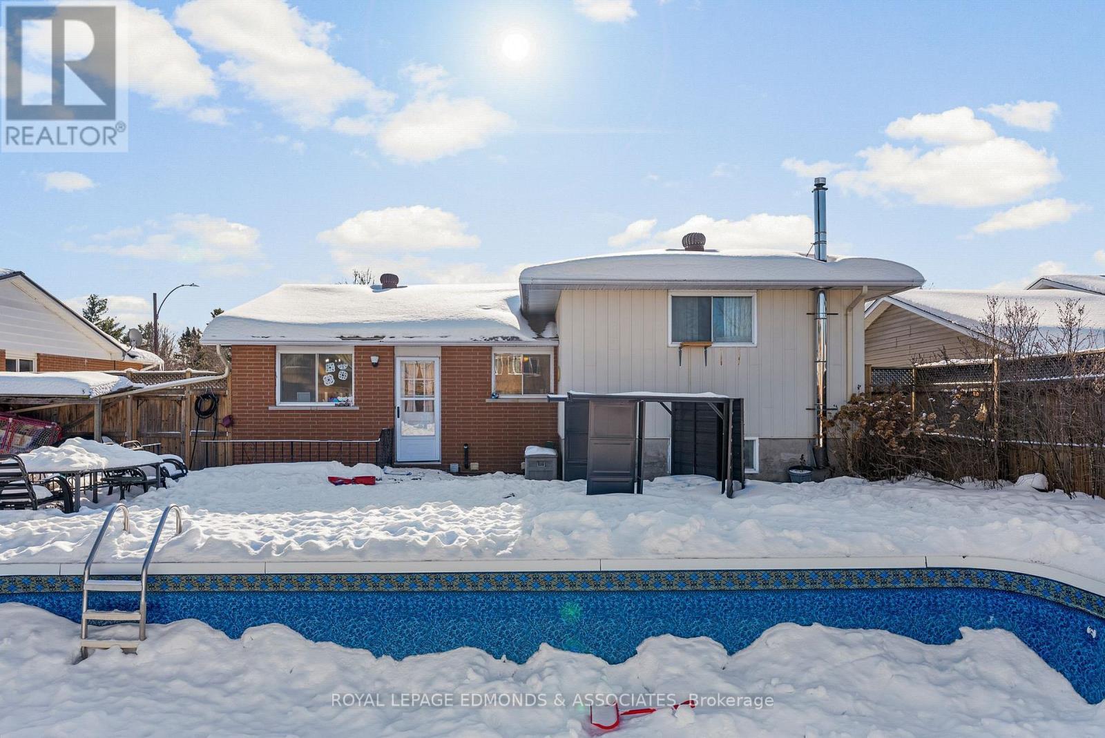 












20 MAPLE AVENUE

,
Petawawa,




Ontario
K8H2Y5

