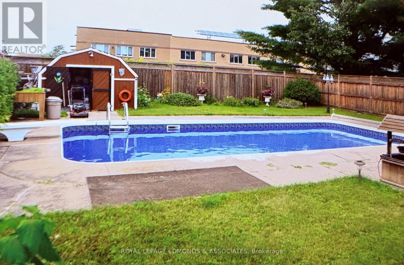 












20 MAPLE AVENUE

,
Petawawa,




Ontario
K8H2Y5

