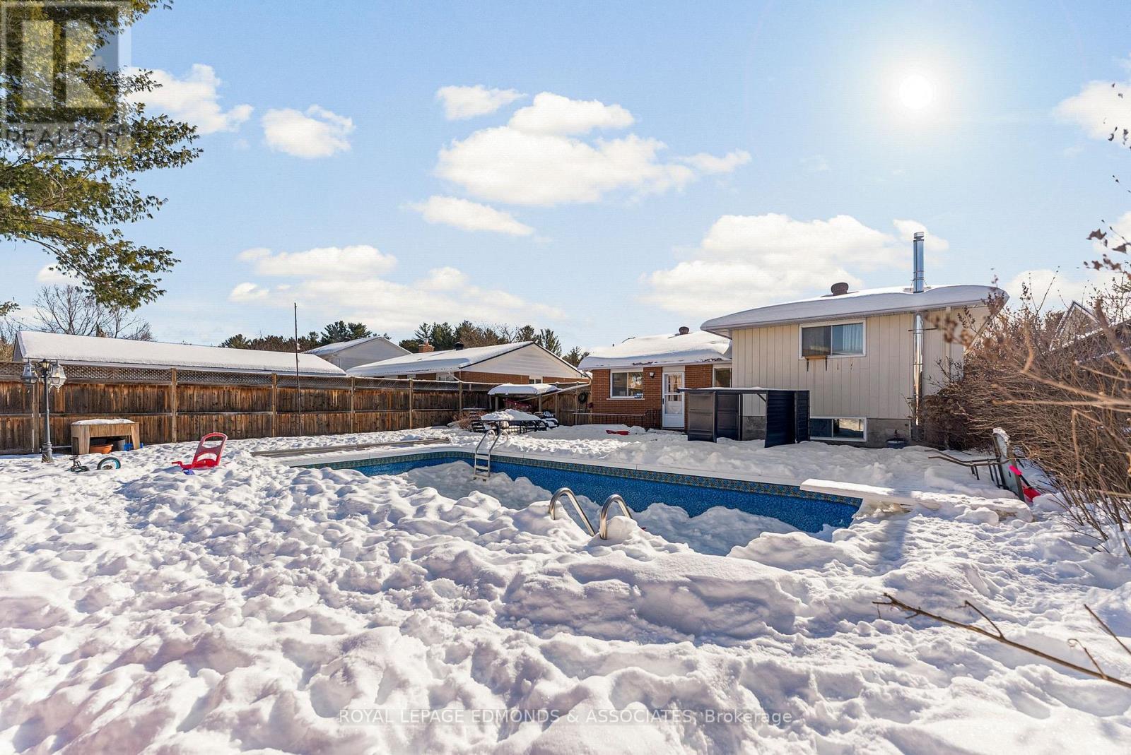 












20 MAPLE AVENUE

,
Petawawa,




Ontario
K8H2Y5

