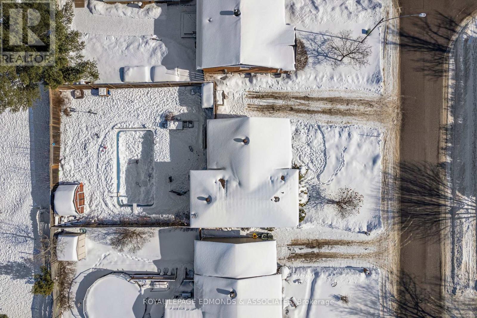 












20 MAPLE AVENUE

,
Petawawa,




Ontario
K8H2Y5

