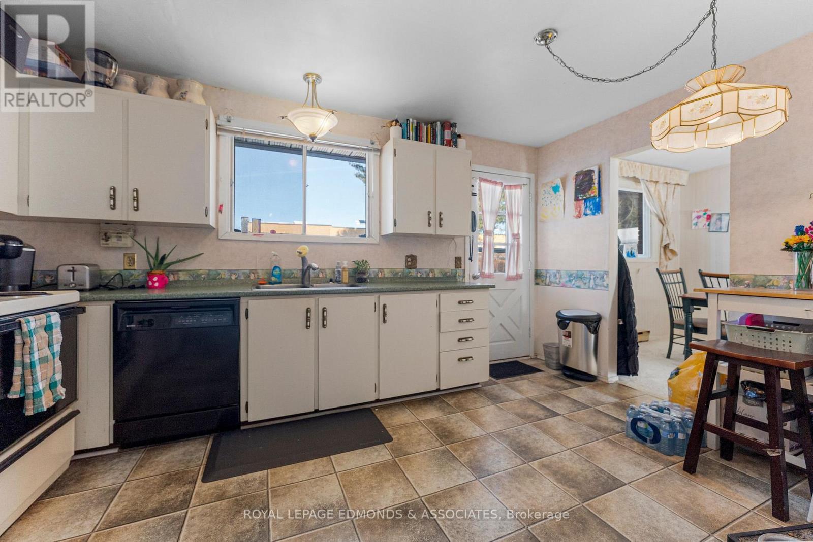 












20 MAPLE AVENUE

,
Petawawa,




Ontario
K8H2Y5

