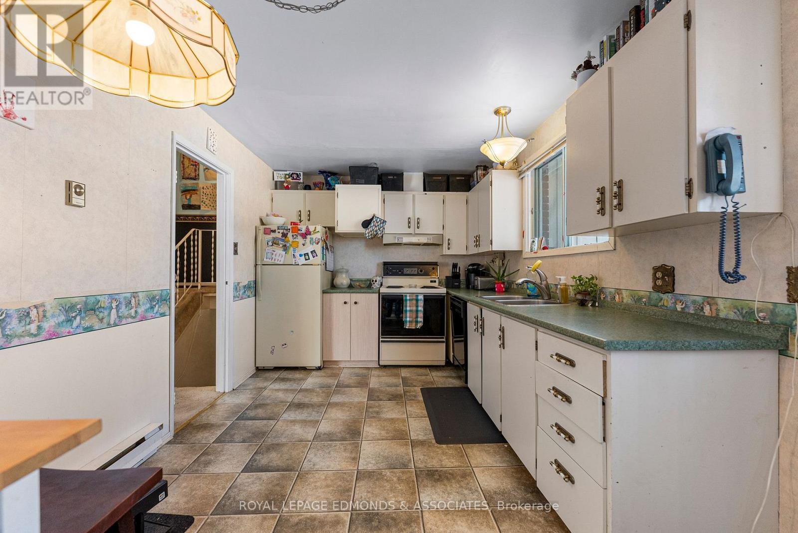 












20 MAPLE AVENUE

,
Petawawa,




Ontario
K8H2Y5

