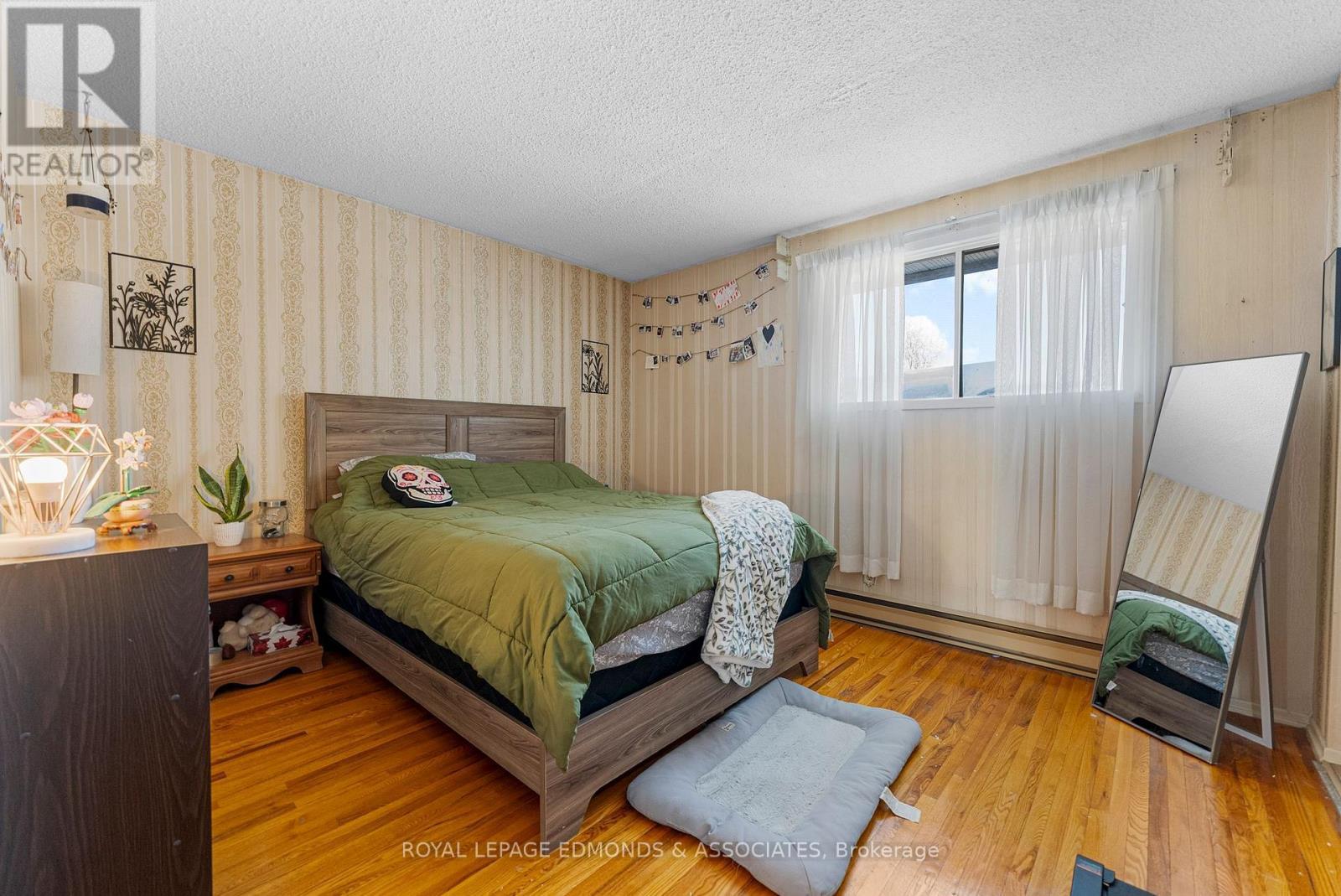 












20 MAPLE AVENUE

,
Petawawa,




Ontario
K8H2Y5

