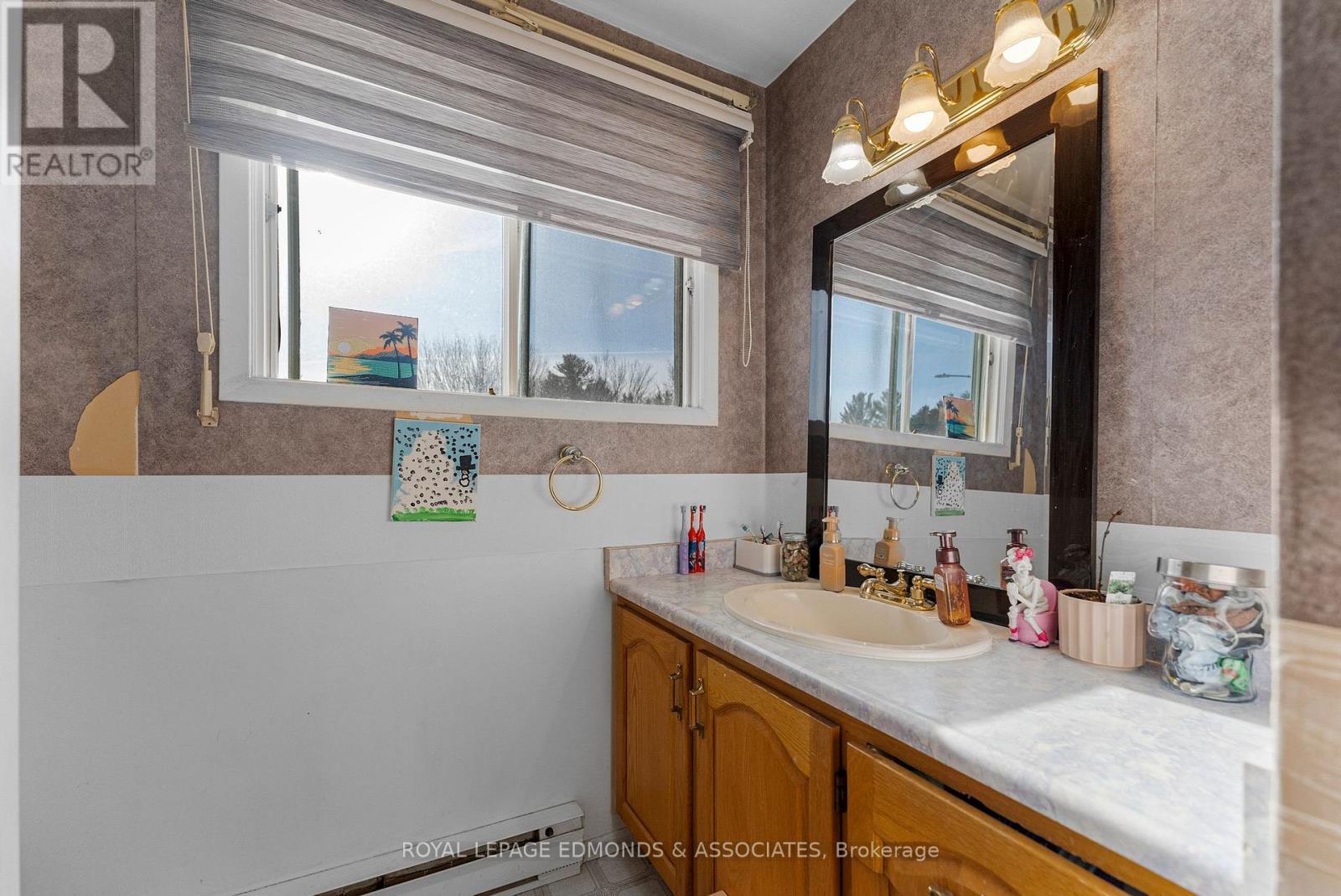 












20 MAPLE AVENUE

,
Petawawa,




Ontario
K8H2Y5

