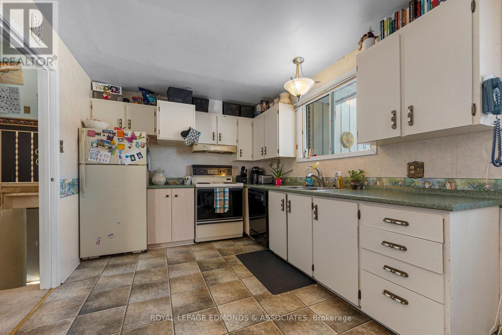 












20 MAPLE AVENUE

,
Petawawa,




Ontario
K8H2Y5

