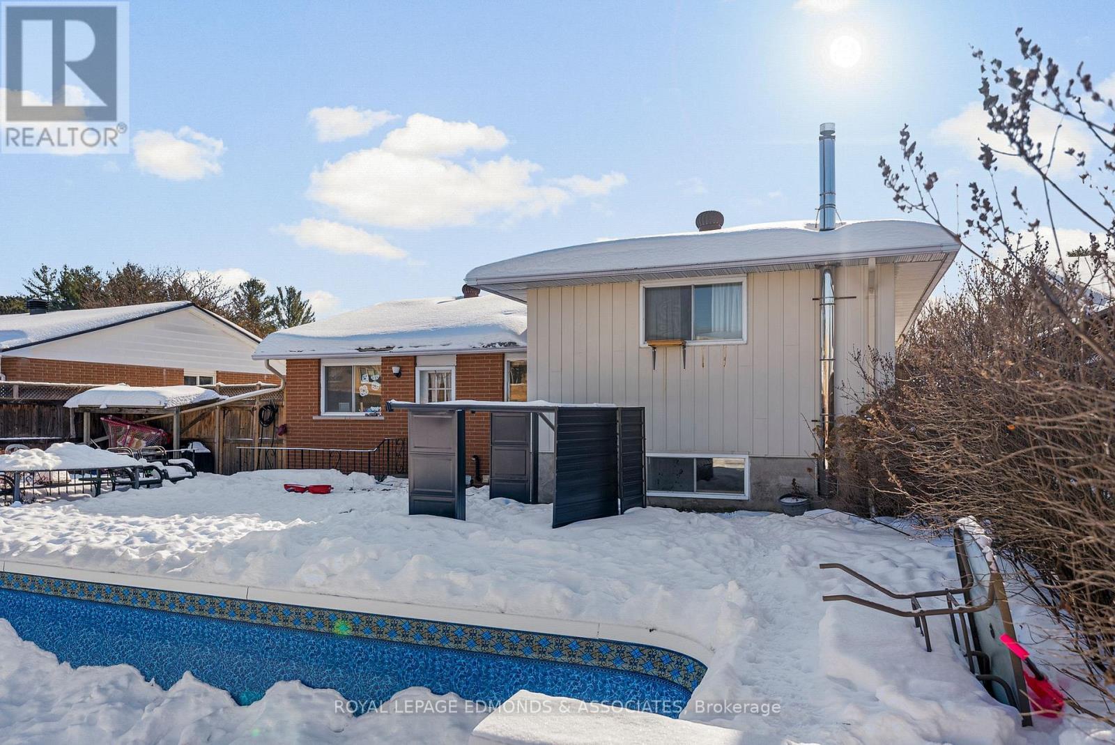 












20 MAPLE AVENUE

,
Petawawa,




Ontario
K8H2Y5

