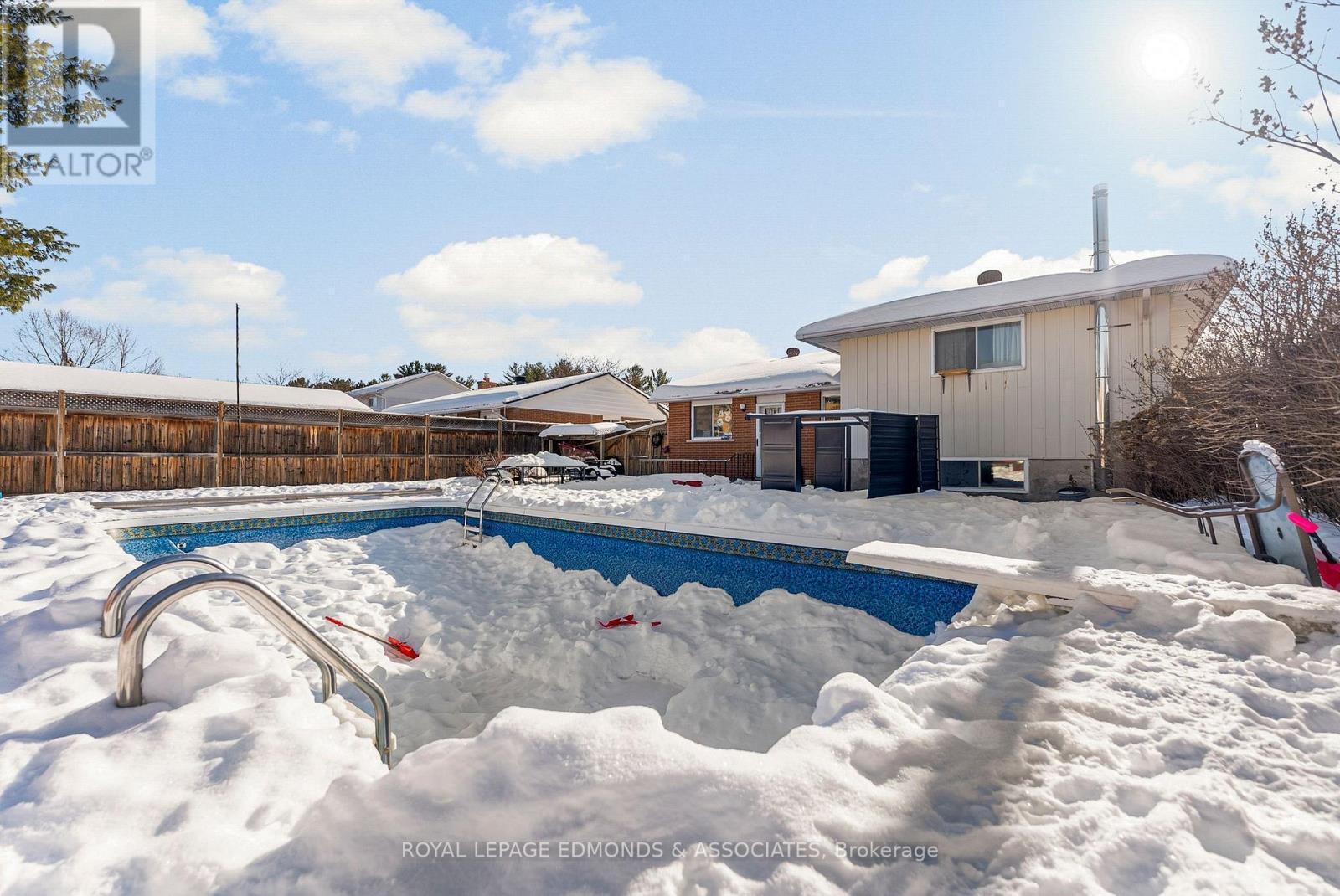 












20 MAPLE AVENUE

,
Petawawa,




Ontario
K8H2Y5

