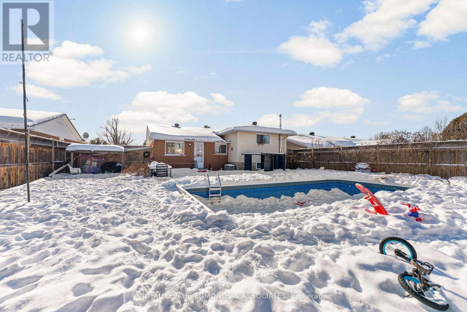 












20 MAPLE AVENUE

,
Petawawa,




Ontario
K8H2Y5

