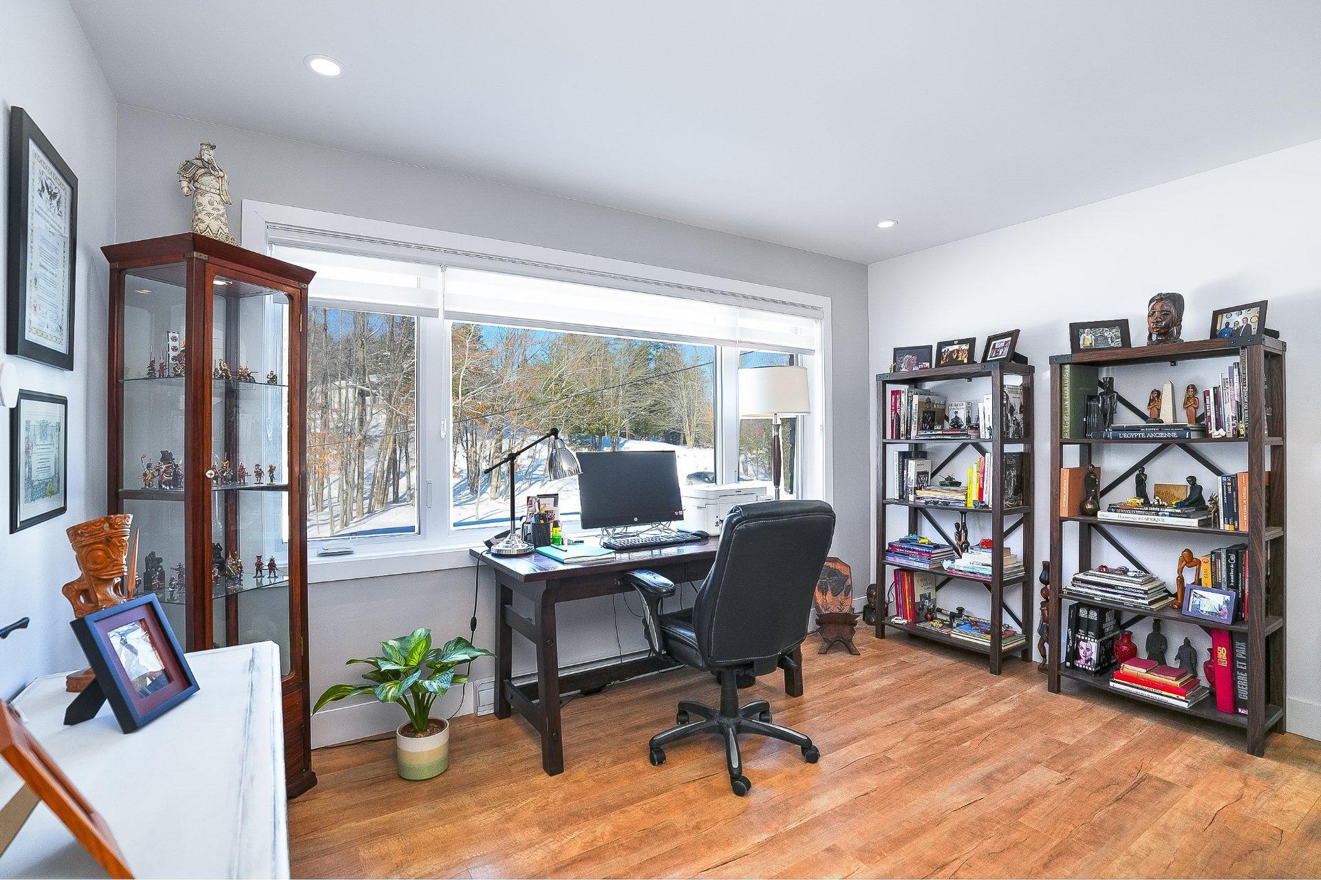 









268


Rue Montcalm

,
Saint-Colomban,




QC
J5K2N3

