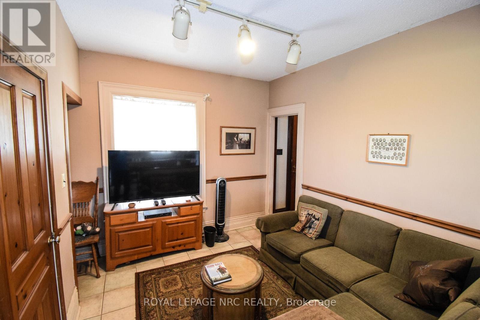 












499 TOWNLINE ROAD

,
Niagara-on-the-Lake (Rural),







Ontario
L2M6W1

