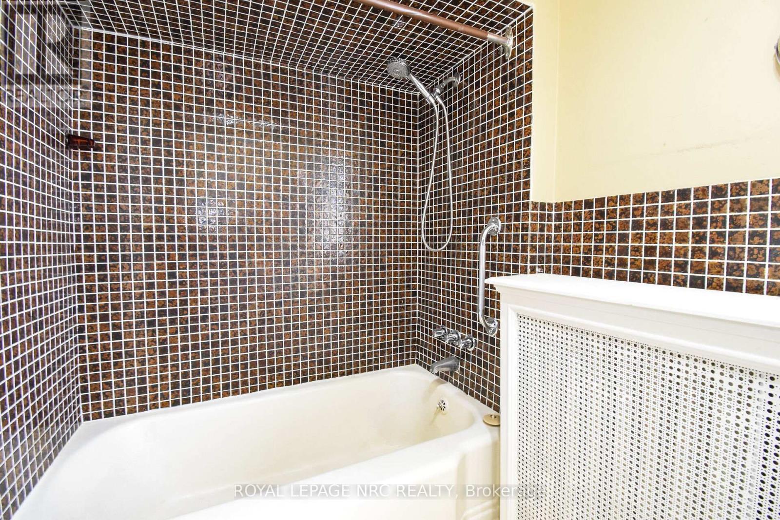 












499 TOWNLINE ROAD

,
Niagara-on-the-Lake (Rural),







Ontario
L2M6W1

