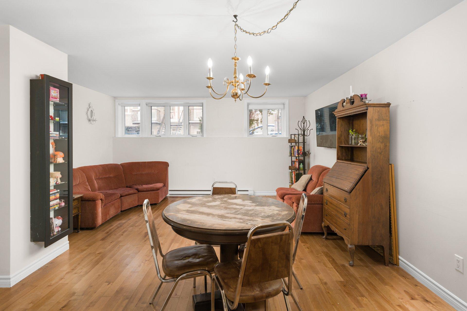 









1205


Rue Montcalm

, 1,
Montréal (Ville-Marie),




QC
H2L3G6

