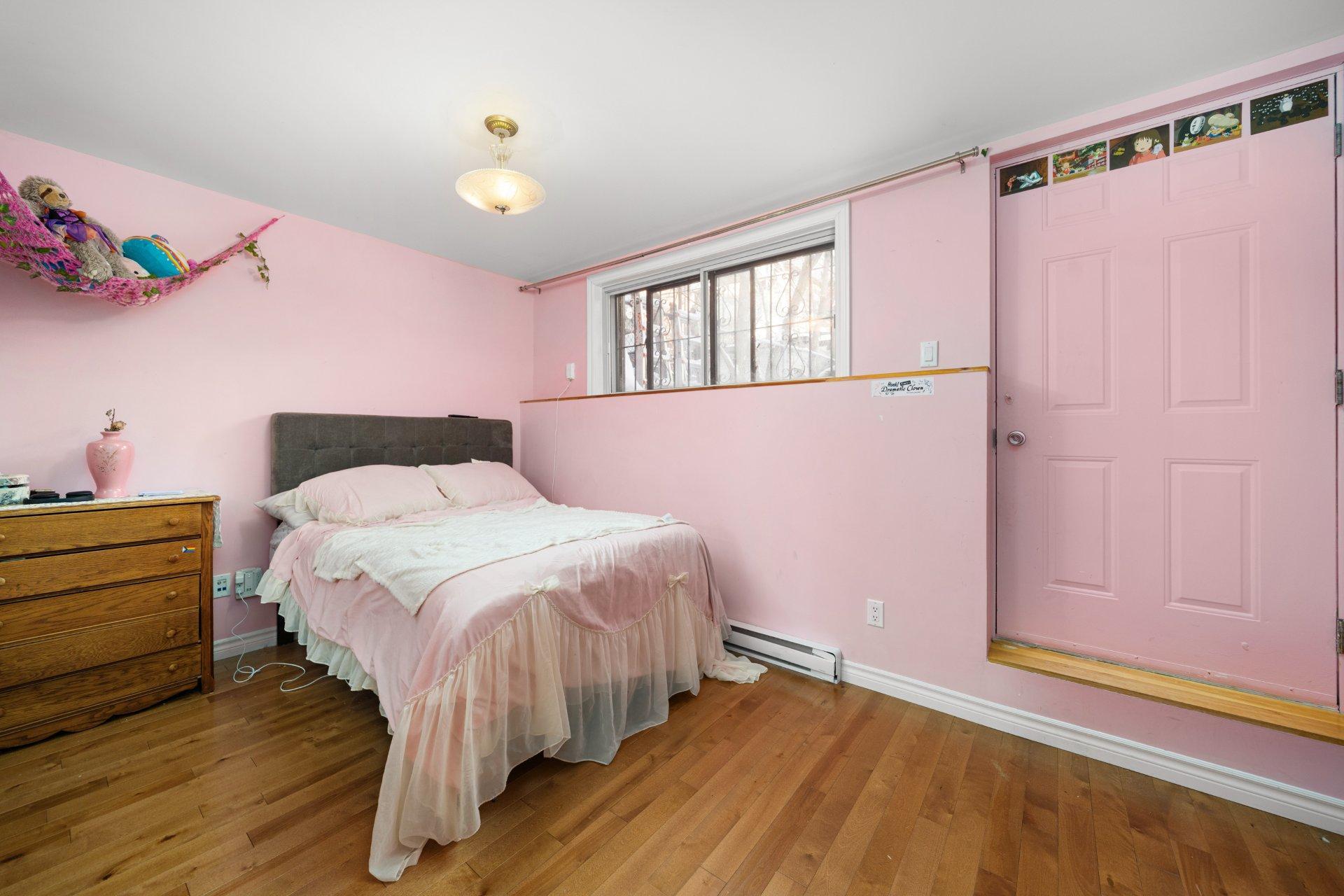 









1205


Rue Montcalm

, 1,
Montréal (Ville-Marie),




QC
H2L3G6

