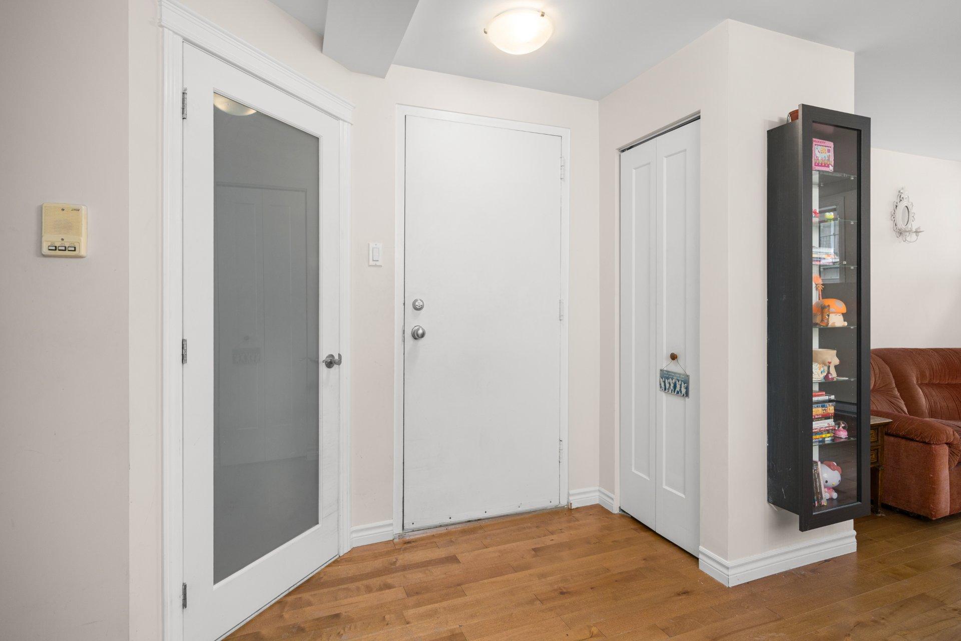 









1205


Rue Montcalm

, 1,
Montréal (Ville-Marie),




QC
H2L3G6

