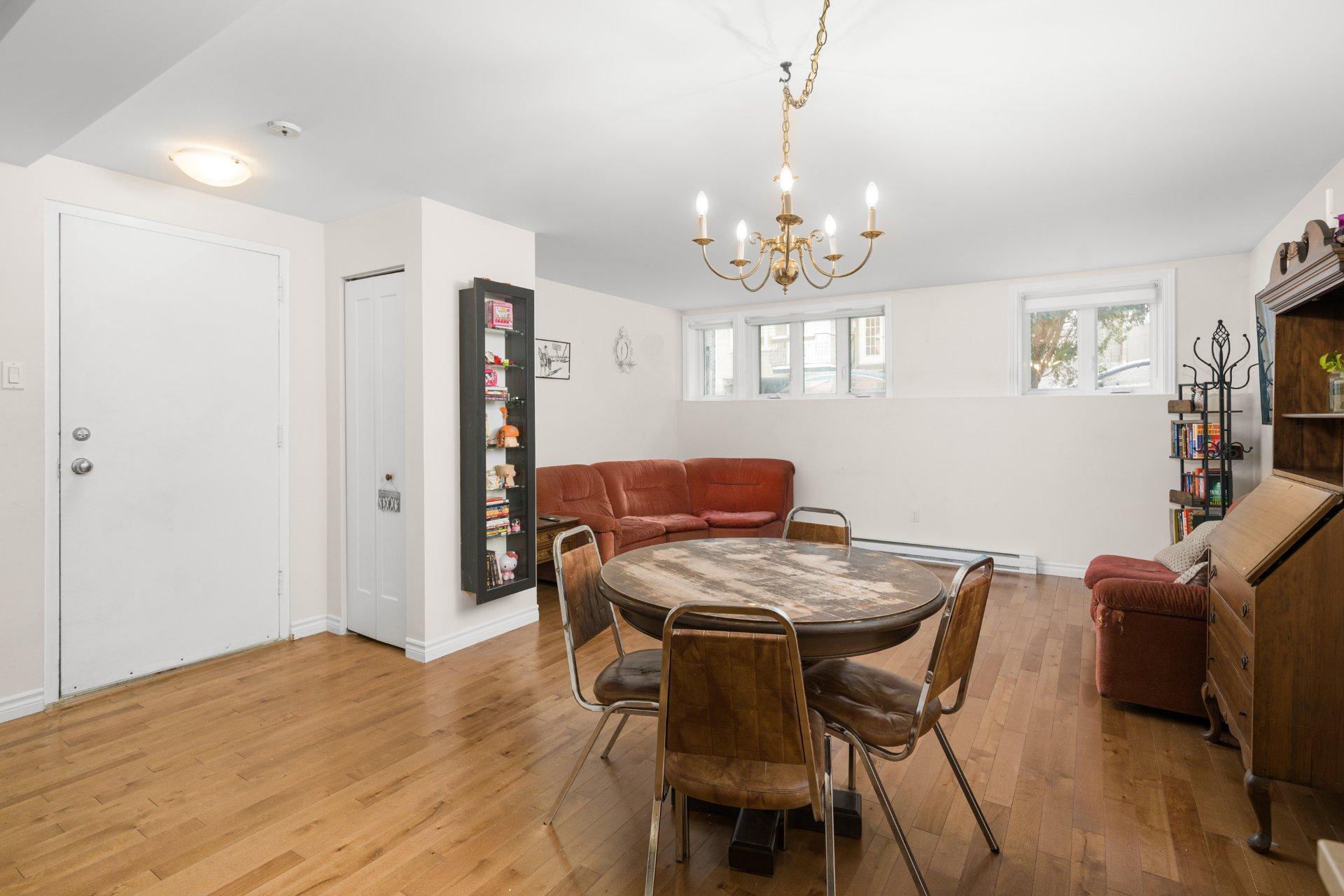 









1205


Rue Montcalm

, 1,
Montréal (Ville-Marie),




QC
H2L3G6

