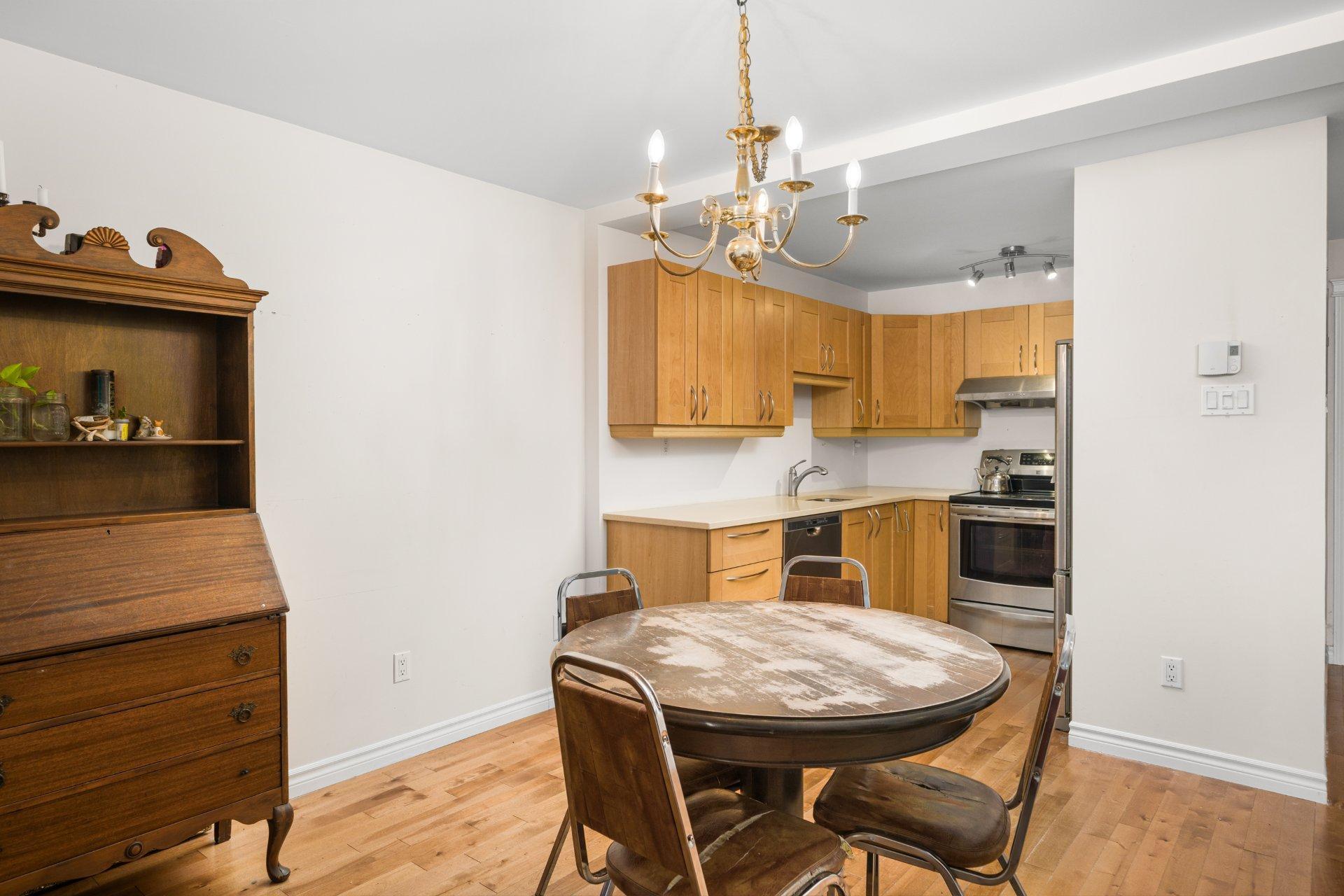 









1205


Rue Montcalm

, 1,
Montréal (Ville-Marie),




QC
H2L3G6

